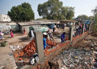 هند دیوارکشی مقابل حلبی آبادها را در آستانه سفر ترامپ شروع کرد