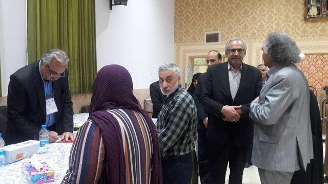 بازدید رییس ستاد انتخابات استان کرمان از شعبه فرعی رای گیری برای اقلیت های مذهبی