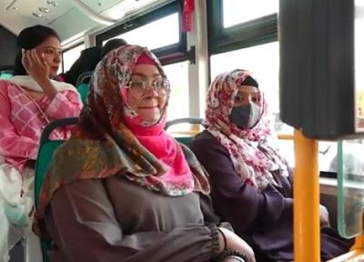 ببینید ، لحظه شروع بکار اتوبوس های ویژه زنان در پاکستان ، واکنش مسافران در اتوبوس های صورتی