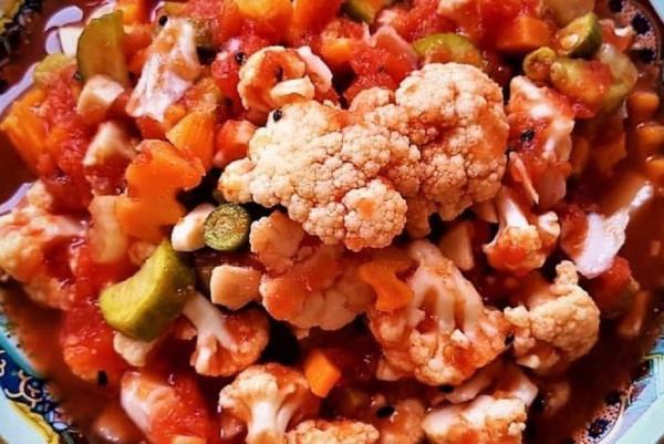 طرز تهیه ترشی گل کلم با آب گوجه ، خوشمزه ترین ترشی پاییزی