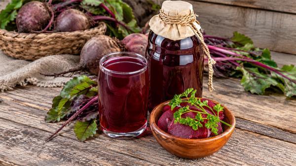 طرز تهیه شربت لبو خانگی با رنگ قرمز طبیعی و گلاب